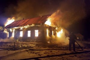 В Пензенской области при пожаре в деревянном доме погиб мужчина