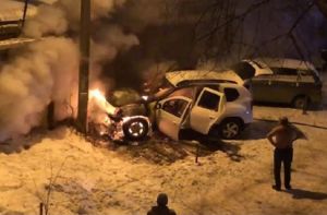 Рано утром в Пензе вспыхнула иномарка