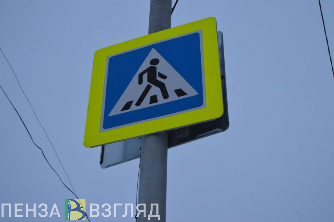 Под Пензой столкнулись две машины, одна из них сбила прохожего