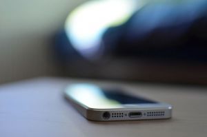 В пензенской букмекерской конторе у мужчины украли телефон