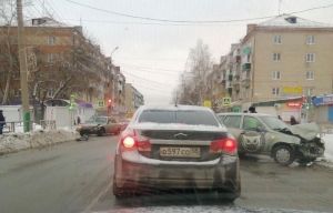 На Западной поляне Пензы жестко столкнулись две легковые машины