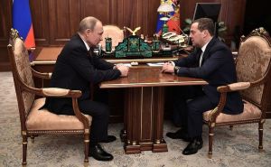 Отставка правительства, крещенские иордани и самая нелепая авария: новости за 15 января