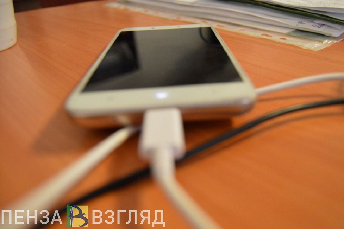 В Пензе хозяин квартиры втихую присвоил телефон гостя