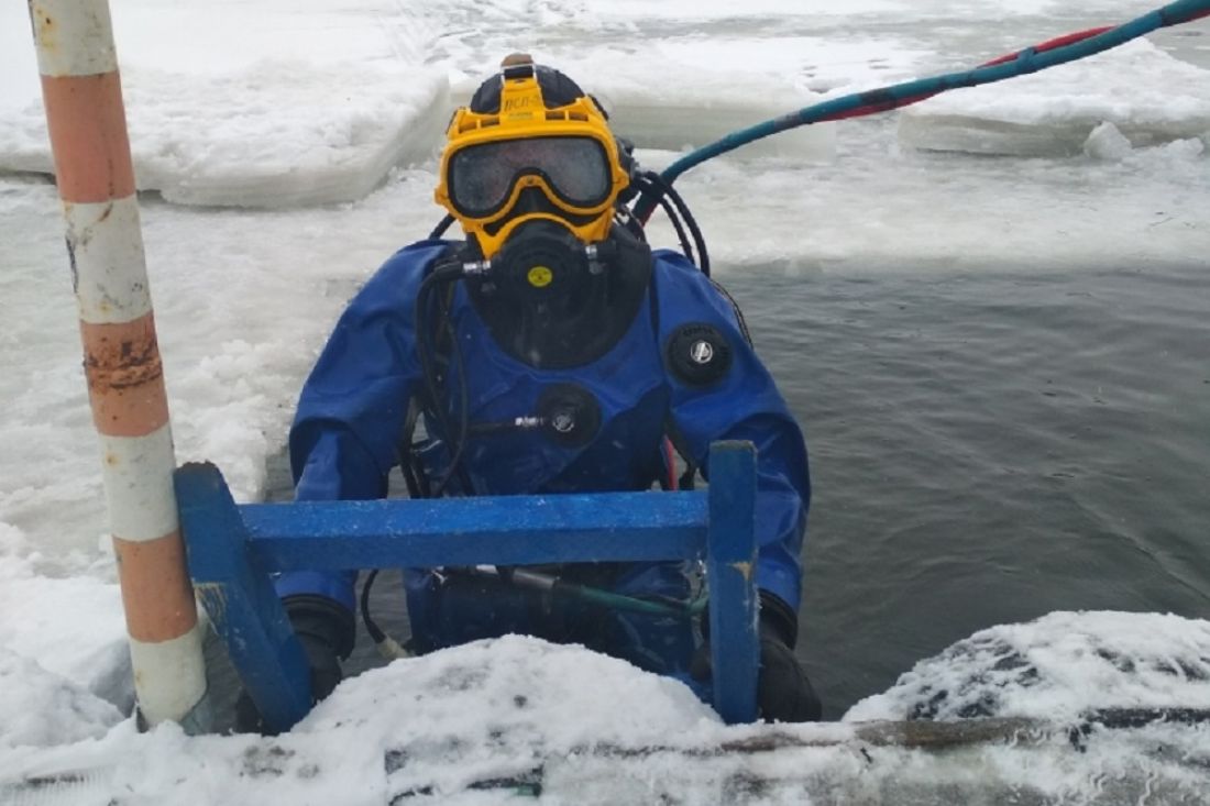 Водолаз зимой