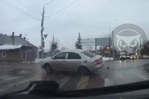 Пешеходы отбежали. На видео попал момент жесткого ДТП в центре Пензы