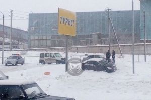 В пензенской Терновке иномарка вылетела в сугроб