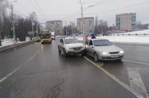 Пензенский водитель попросил у коллег помощи после аварии