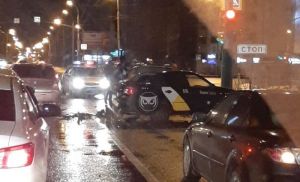 Ночью в центре Пензы произошла авария с участием такси