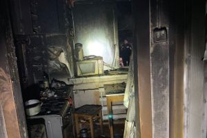 В Кузнецке из горящей квартиры пожарные спасли двух людей