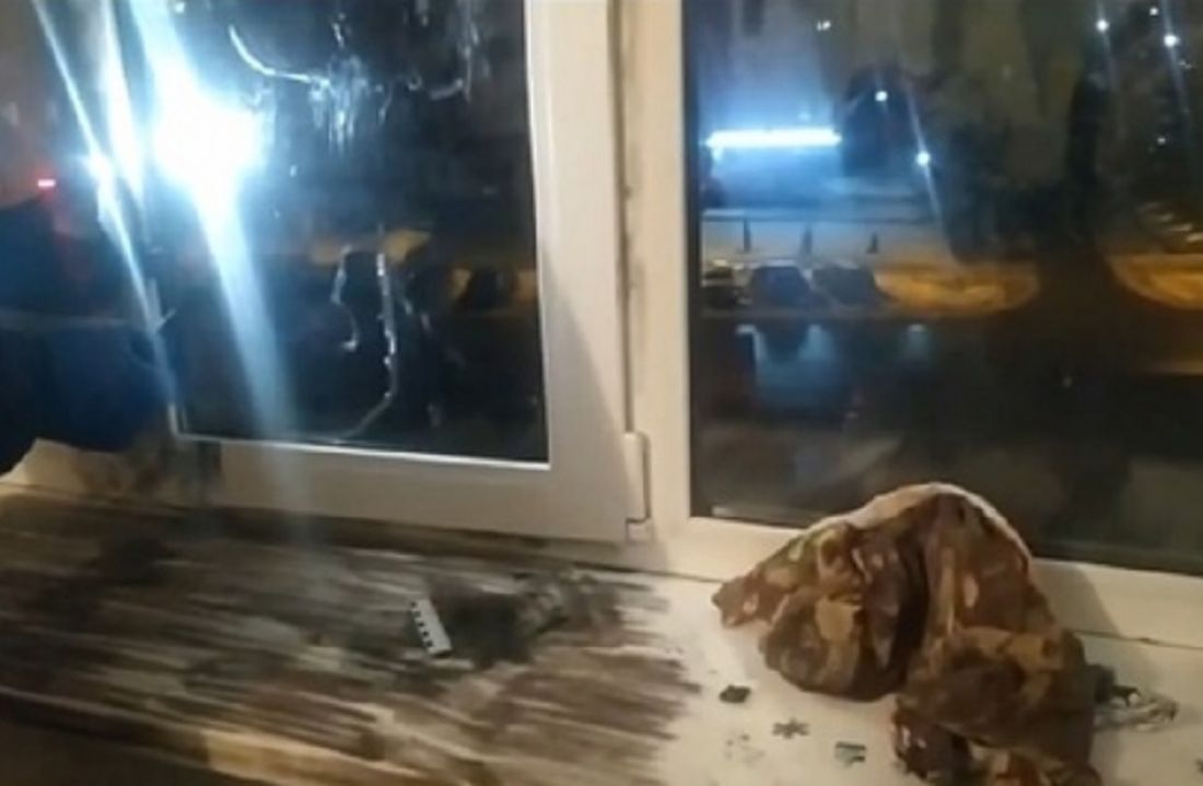 Появилось видео с места падения из окна отца и дочки в селе под Пензой