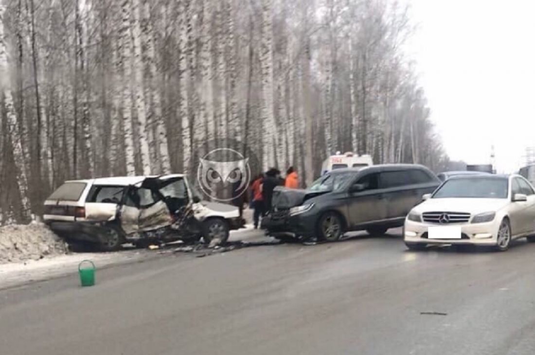 В Пензе иномарка в результате ДТП превратилась в груду металла. Фото