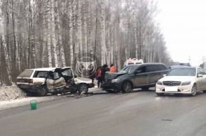 В Пензе иномарка в результате ДТП превратилась в груду металла. Фото