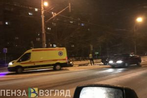 К месту жесткого ДТП в Пензе прибыл реанимационный автомобиль