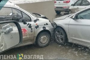 Появились фото аварии с четырьмя машинами в Пензе