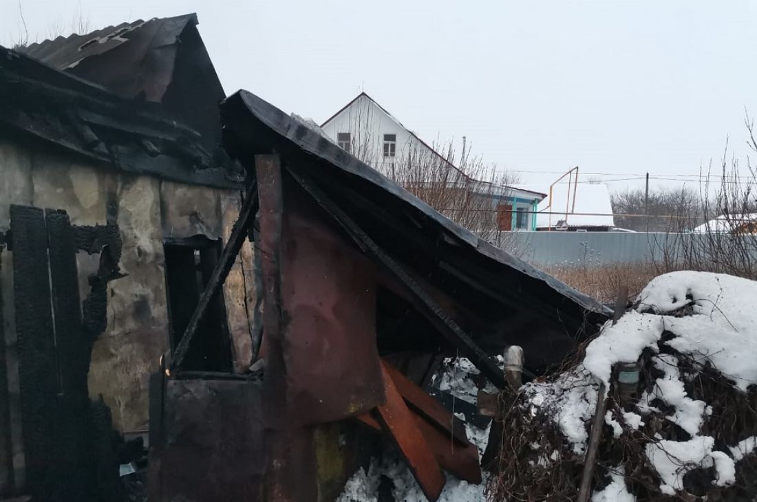 Появились фото и видео с места смертельного пожара в Пачелме