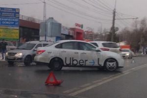 У «Глобуса» в Пензе авария с участием такси спровоцировала пробку