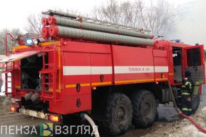 В Пензе из горящего дома спасли пожилую женщину