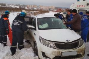 В жестком ДТП под Пензой в иномарке зажало женщину