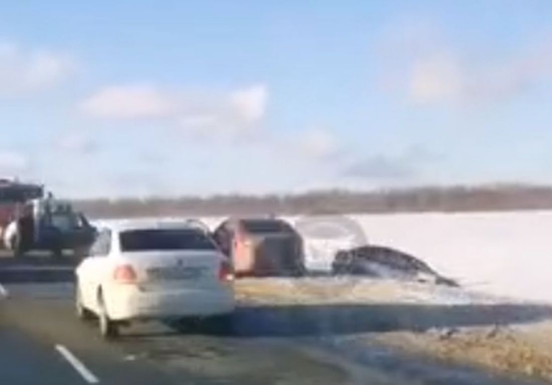 На пензенском участке трассы «Урал» машина улетела в кювет. Видео