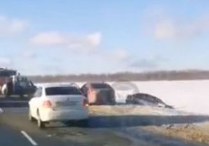 На пензенском участке трассы «Урал» машина улетела в кювет. Видео