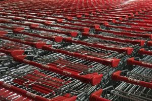 Жительница Пензы угнала продуктовую тележку от площадки магазина