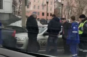 К месту аварии в центре Пензы прибыли сотрудники ДПС и «скорой»