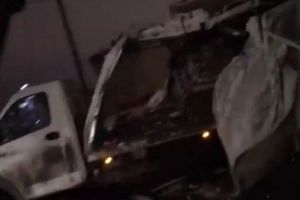 На видео попали серьезные повреждения грузовика, застрявшего под мостом в Пензе