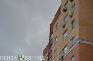 Выпавший из окна зареченец пытался выбраться из квартиры по веревке
