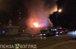 Появилось видео с места, где в Пензе сгорел торговый павильон