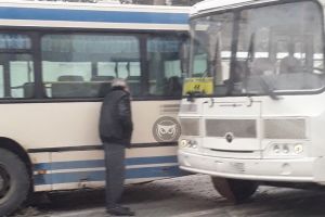 ДТП с двумя автобусами остановило движение авто в центре Пензы
