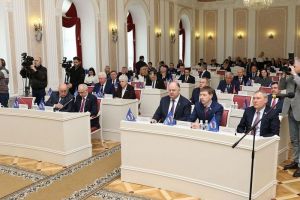 Пензенскому губернатору и председателю Заксобра понизили зарплату