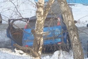 Ночью в Пензе вспыхнула иномарка, и оплавилась соседняя машина. Фото