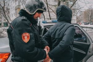 В Кузнецке пьяный водитель пытался скрыться от росгвардейцев