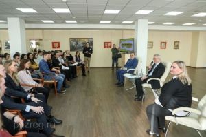 Автомобиль на крыше, комнаты для студенток с детьми, смертельный пожар – главные новости Пензы и области за 15 февраля