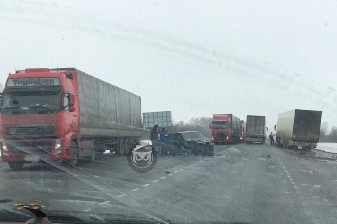 На месте работают врачи. На трассе «Тамбов-Пенза» разворотило машину