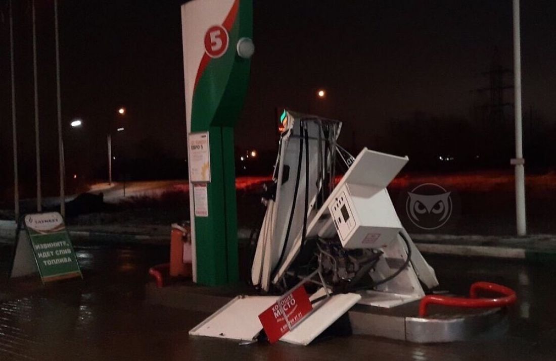 В Пензе казахстанская фура разгромила автозаправку