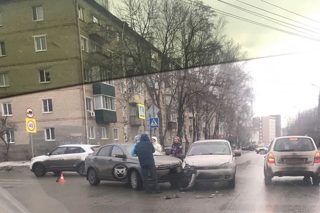 На Южной поляне в Пензе две «Лады» устроили ДТП