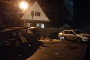 Ночью в Пензе в жесткую аварию попали два автомобиля службы такси