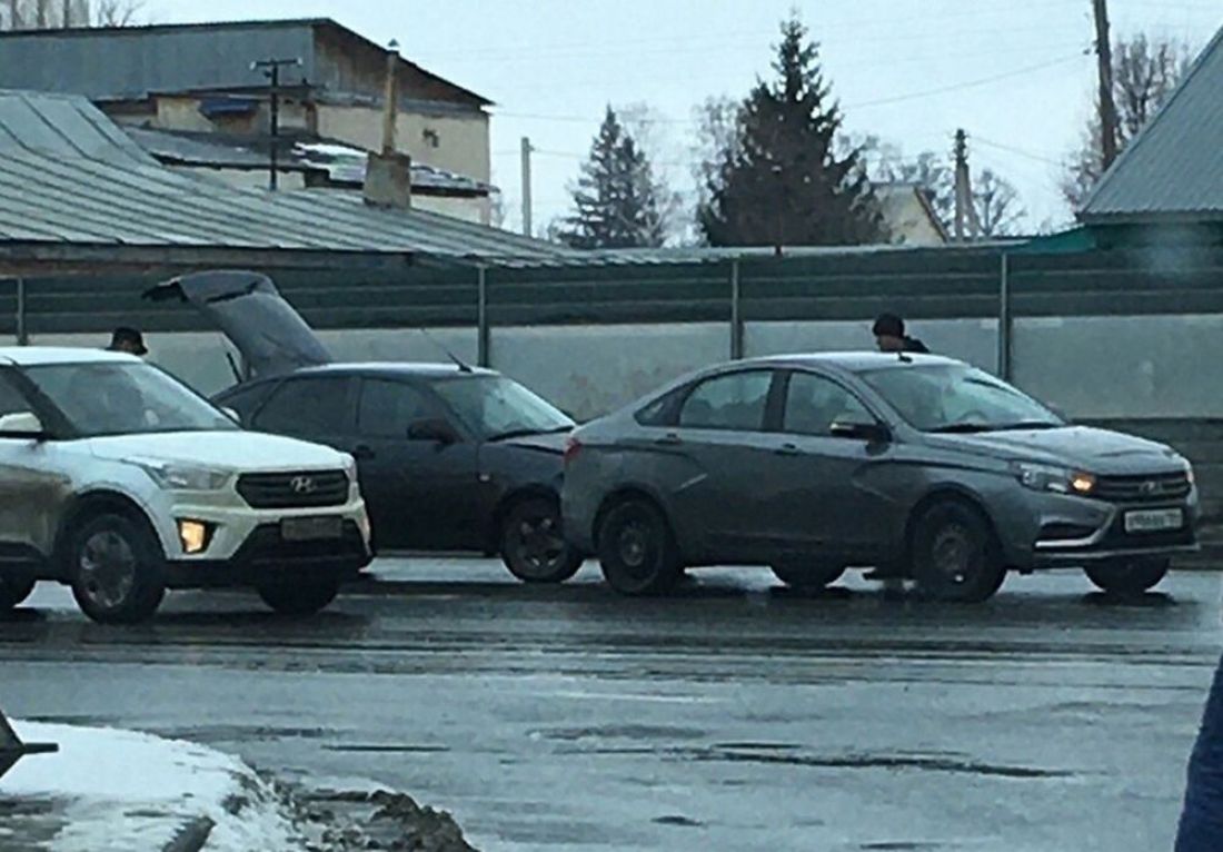 В пензенской Терновке два автомобиля устроили аварию