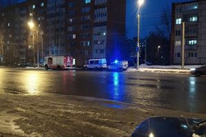 В Пензе к многоэтажному дому прибыли экстренные службы