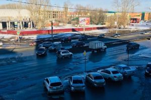 «Машины колеса пробивают». Пензенцы жалуются на ямы в дорогах