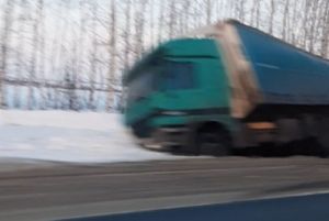 В Пензенской области фура улетела с дороги. Видео