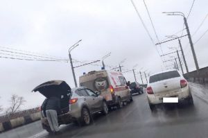 В Пензе иномарка врезалась в автомобиль «скорой помощи»