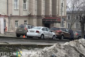 На центральной улице Пензы столкнулись автомобили