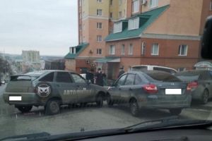 Из-за ДТП в центре Пензы возникло «столпотворение» машин