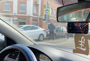 В центре Пензы в ДТП попали три машины