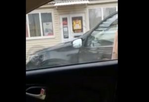 Скандал из-за парковки, смертельный пожар и ДТП со «скорой»: новости за 7 марта