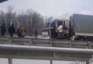 Под Пензой произошла серьезная авария с участием фуры и самосвала