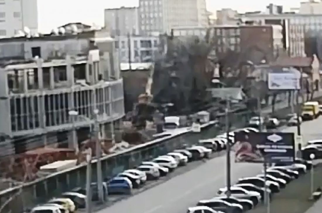 На пензенской стройке рухнул кран. Видео