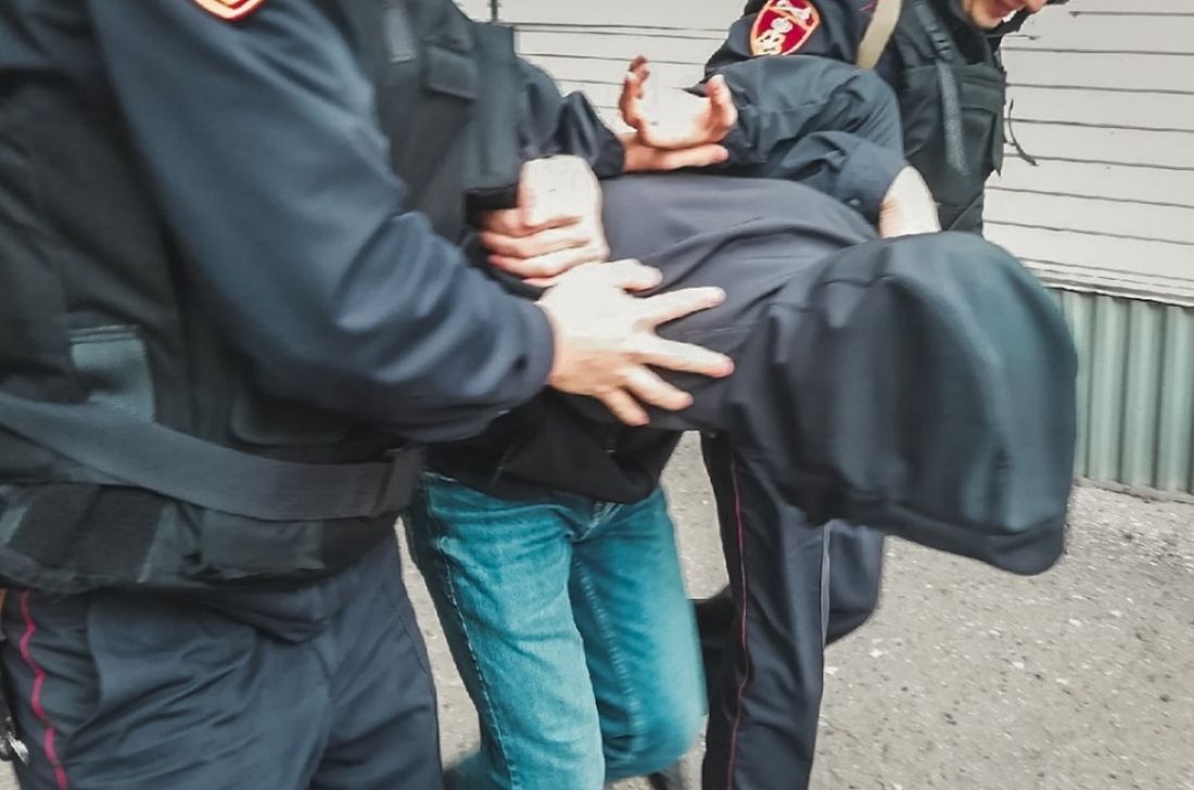 Пензенец, находящийся в розыске, отказывался платить таксисту за проезд